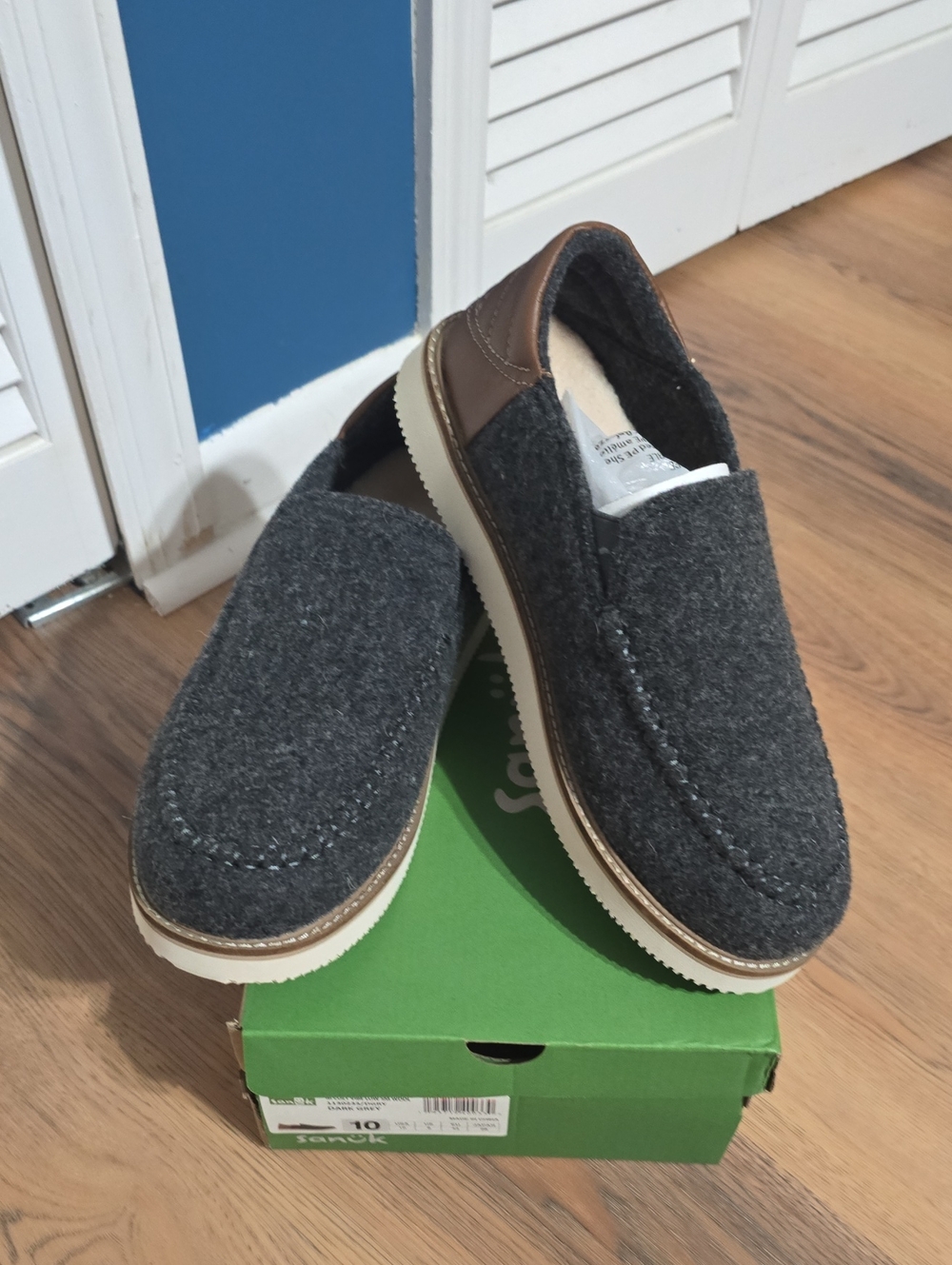 Sanuk Men's 10 Gray Wool Slip-On Loafers with Brown Heel
